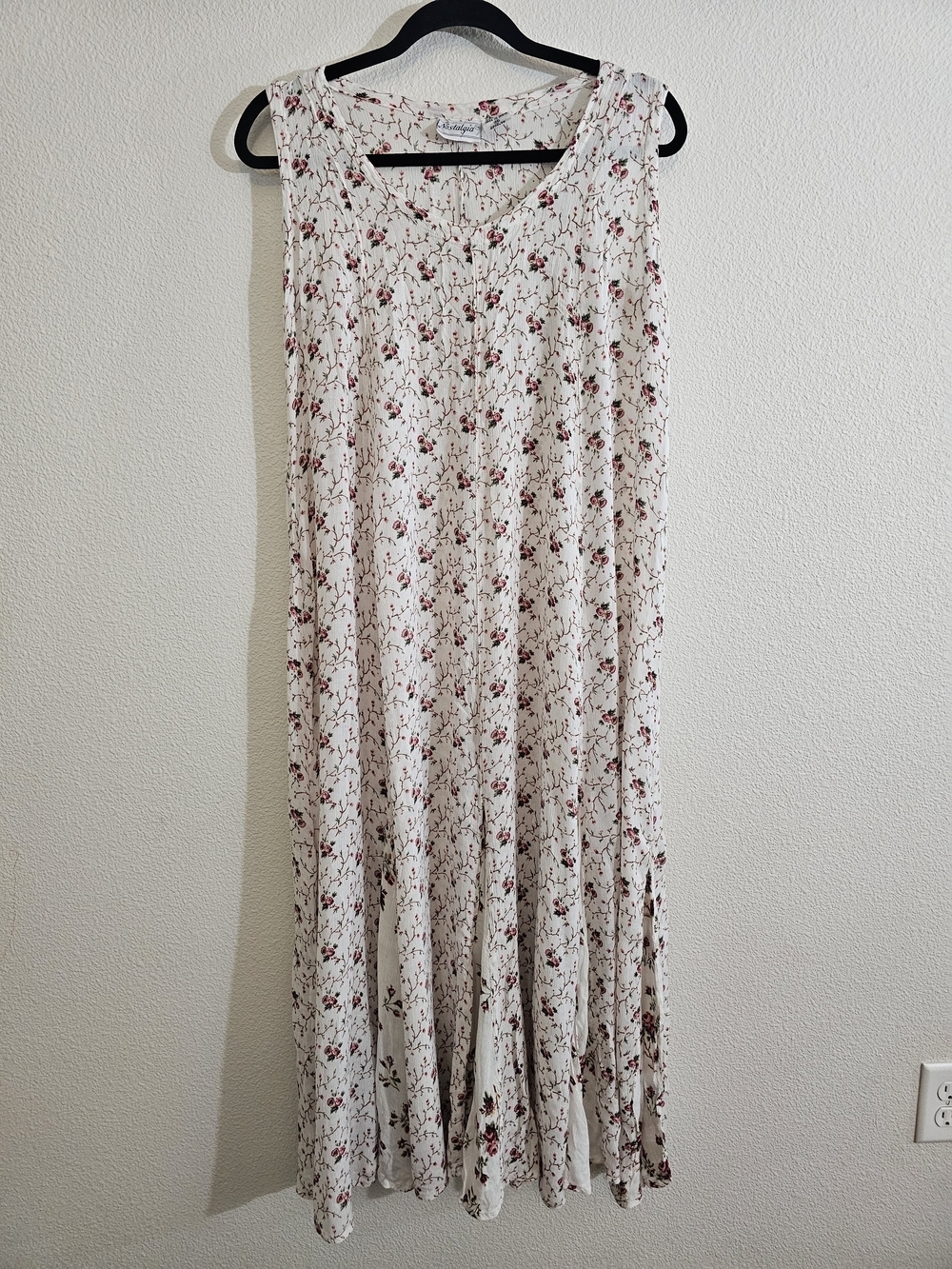 Nostalgia Sleeveless Floral Maxi Dress in Cream with Red Roses